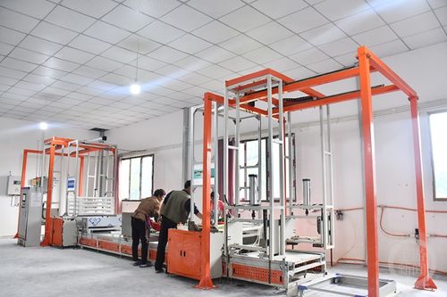 智能共育工廠 蠶寶寶的“別墅生活”與高科技“家政服務”